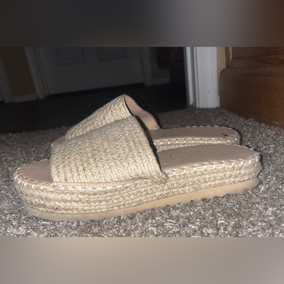 BEACH BY MATISSE PLATFORM SANDALS - Picture 2 of 7